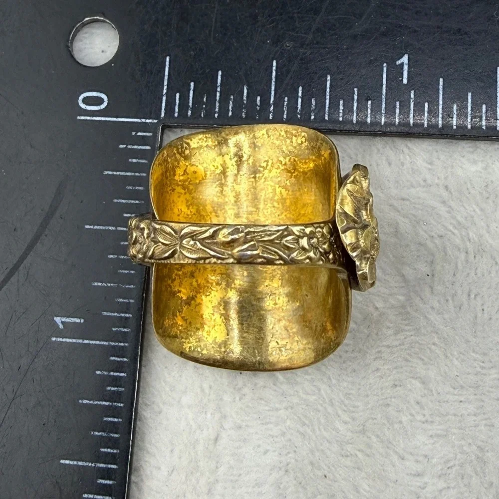 Vintage S Kirk & Son Hammered Repousse Ring Gold Tone Signed Size 8